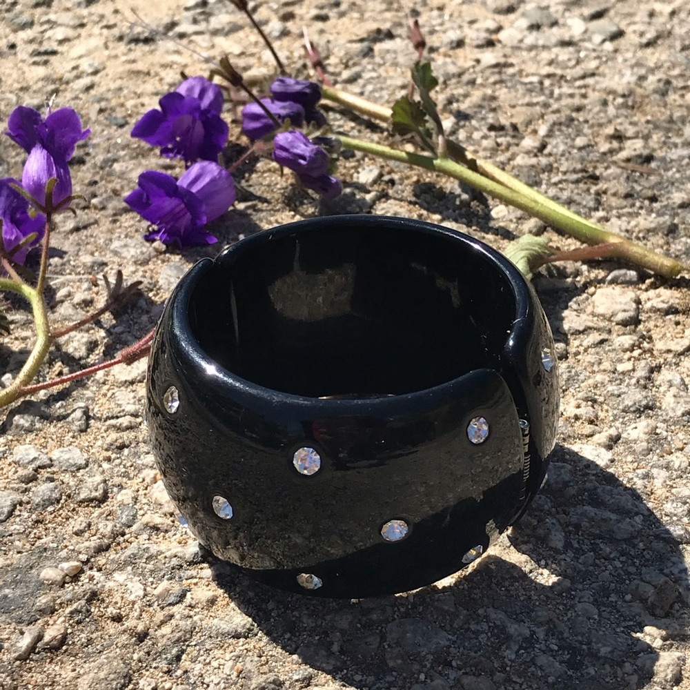 Black lacquered bracelet w/diamond looking gems!